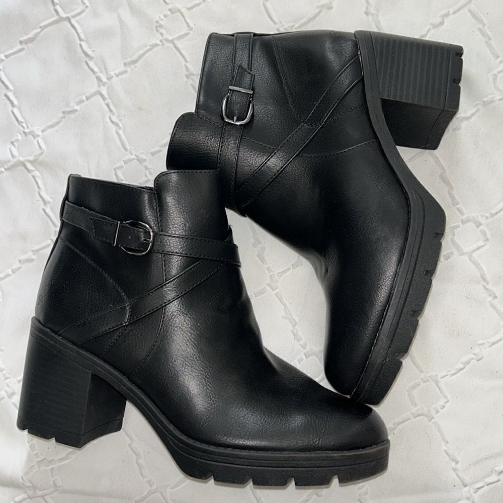 Neutralizer Black Water Resistant Ankle Boots(Size 11) - Picture 3 of 8